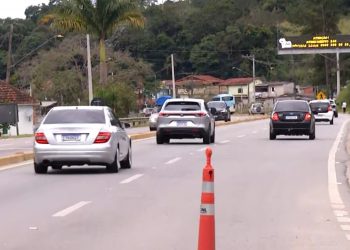 Mogi-Bertioga recebe 100 mil veículos e tem trânsito livre no feriado